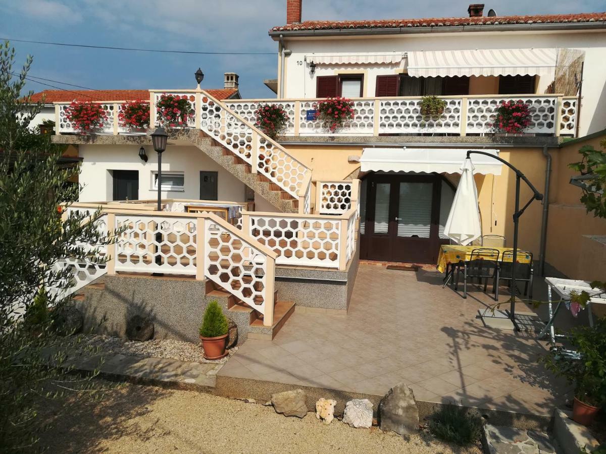 Apartmani Marija Малинска Экстерьер фото