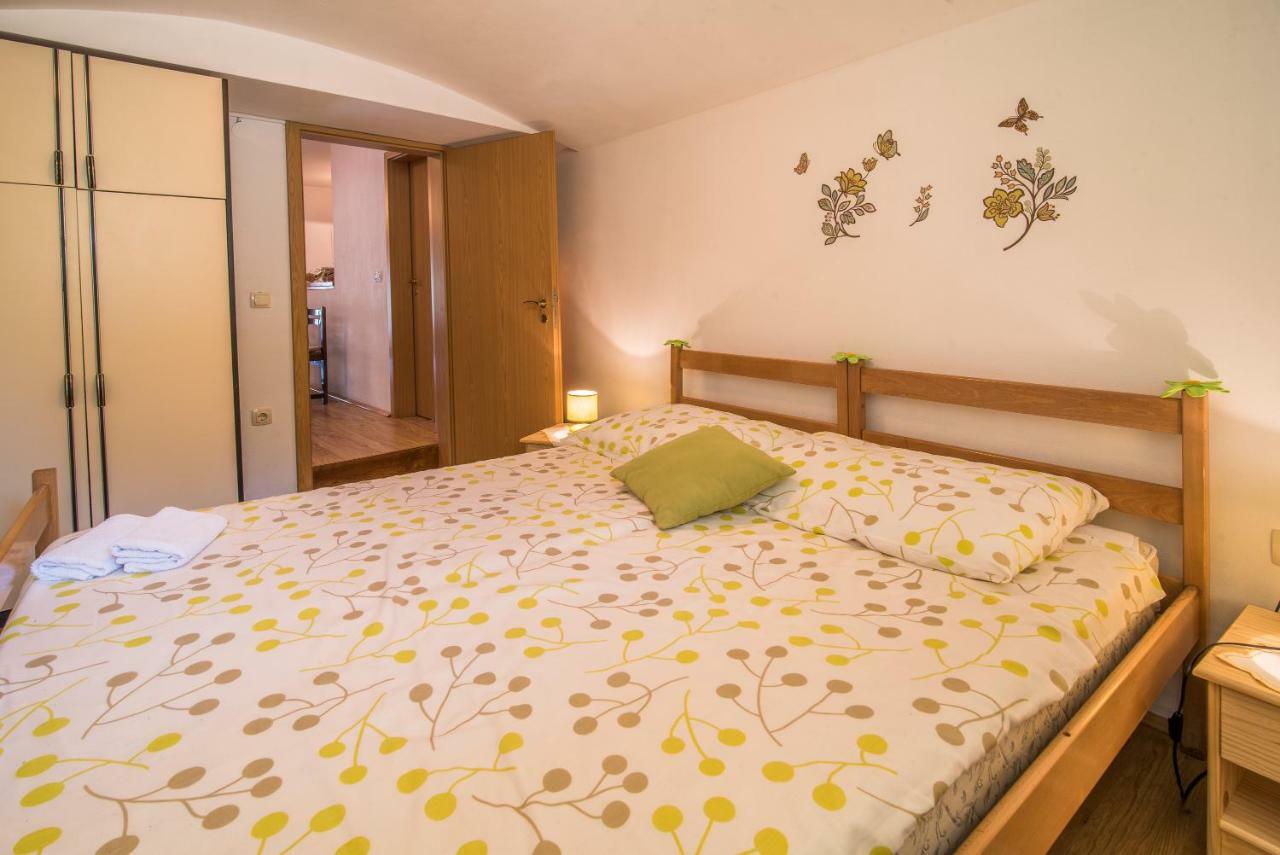 Apartmani Marija Малинска Экстерьер фото
