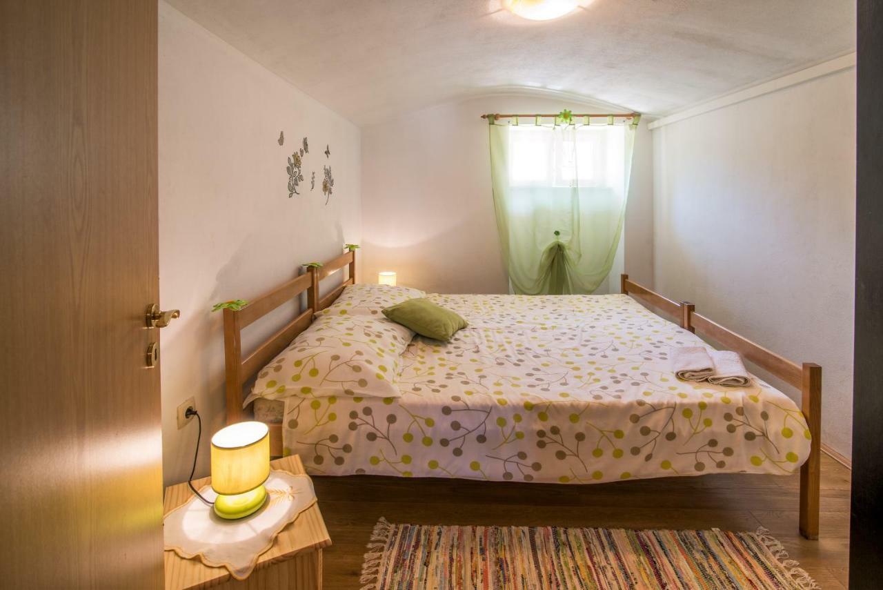 Apartmani Marija Малинска Экстерьер фото