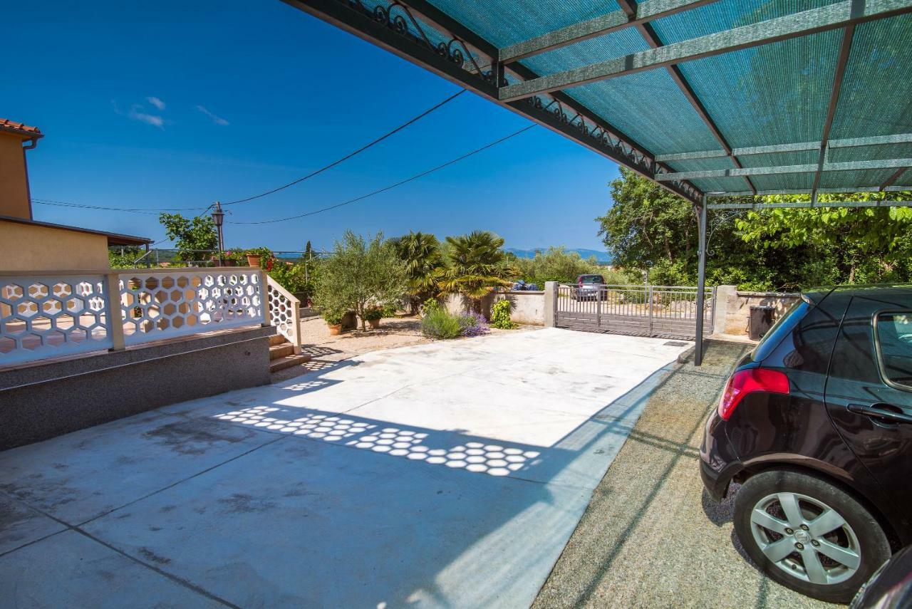 Apartmani Marija Малинска Экстерьер фото
