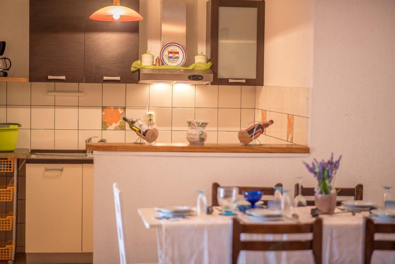 Apartmani Marija Малинска Экстерьер фото