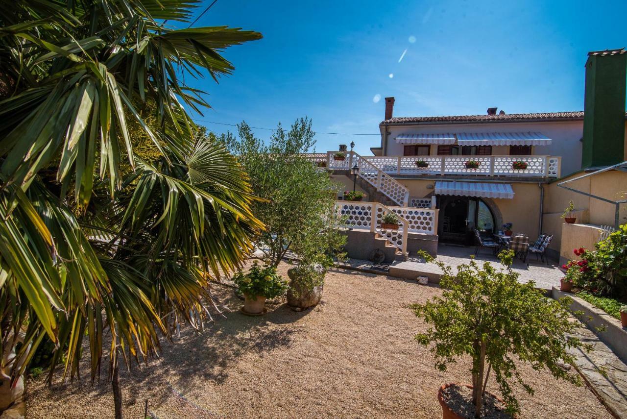 Apartmani Marija Малинска Экстерьер фото