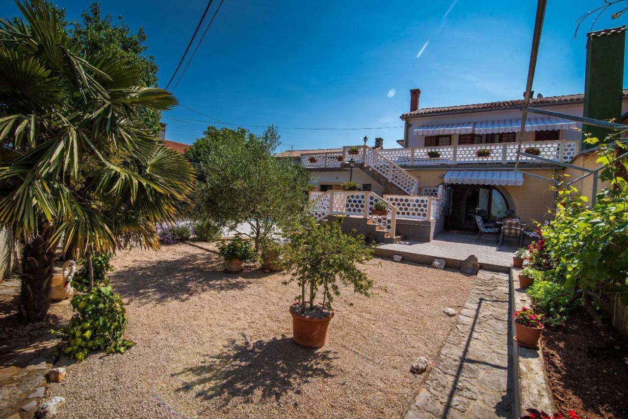 Apartmani Marija Малинска Экстерьер фото